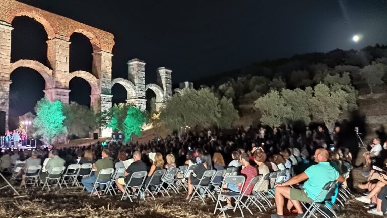 Λέσβος: Μαγική βραδιά στο Αρχαίο Υδραγωγείο της Μόριας με τραγούδια για την Ειρήνη