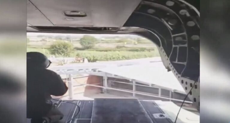 Η κάμερα της ΕΡΤ μέσα σε Σινούκ πάνω από τις πλημμυρισμένες περιοχές της Λάρισας (video)