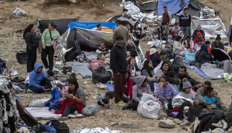 ΗΠΑ: Αριθμός ρεκόρ μεταναστών κατευθύνονται στα αμερικανικά σύνορα