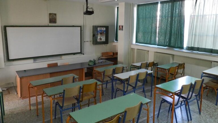 Θεσσαλία: Ανοιχτά τα σχολεία την Πέμπτη σε Λάρισα, Τρίκαλα, Φάρσαλα, Μετέωρα – Πού θα γίνουν μαθήματα με τηλεκπαίδευση