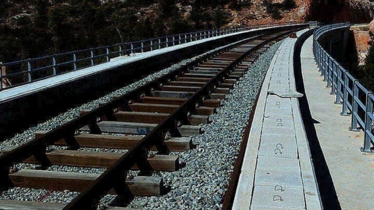 Θεσσαλονίκη: Νεκρή η νεαρή γυναίκα που παρασύρθηκε από αμαξοστοιχία