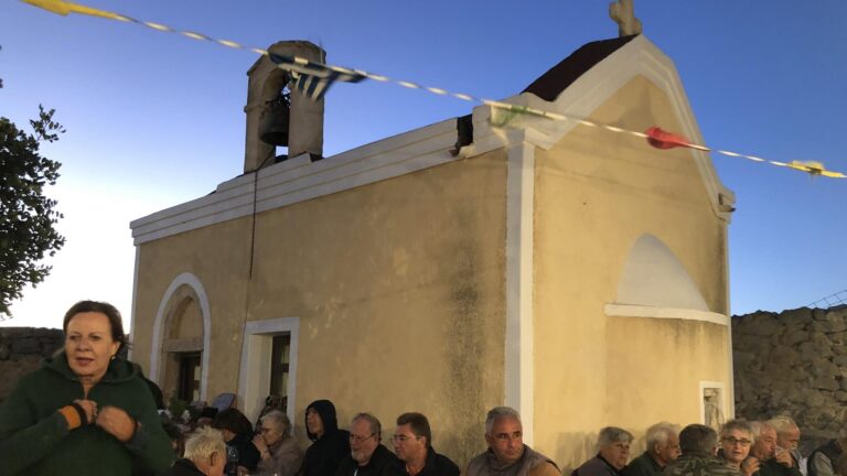 Λασίθι: Ο Εσπερινός στο εκκλησάκι του Αφέντη Χριστού στην κορυφή της Φουρνής