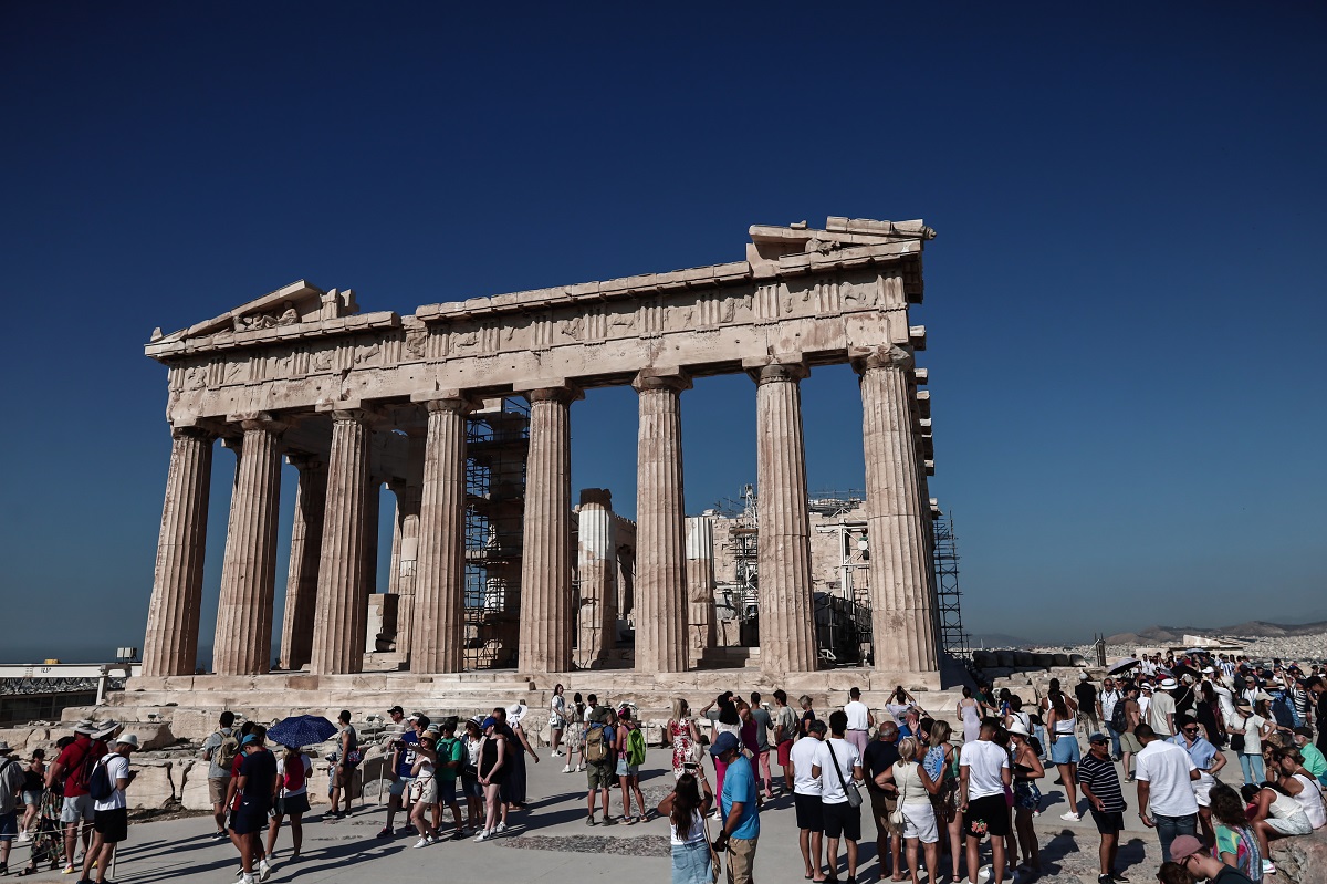 ΤΟΥΡΙΣΤΕΣ ΣΤΗΝ ΑΚΡΟΠΟΛΗ(ΚΩΣΤΑΣ ΤΖΟΥΜΑΣ/EUROKINISSI)