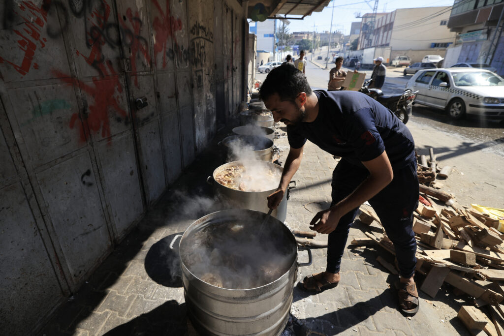 Χαν Γιουνίς: Διπλασιάστηκε ο πληθυσμός σε μια νύχτα – Χωρίς ανθρωπιστική βοήθεια η Γάζα «στραγγαλίζεται», σύμφωνα με τον ΟΗΕ