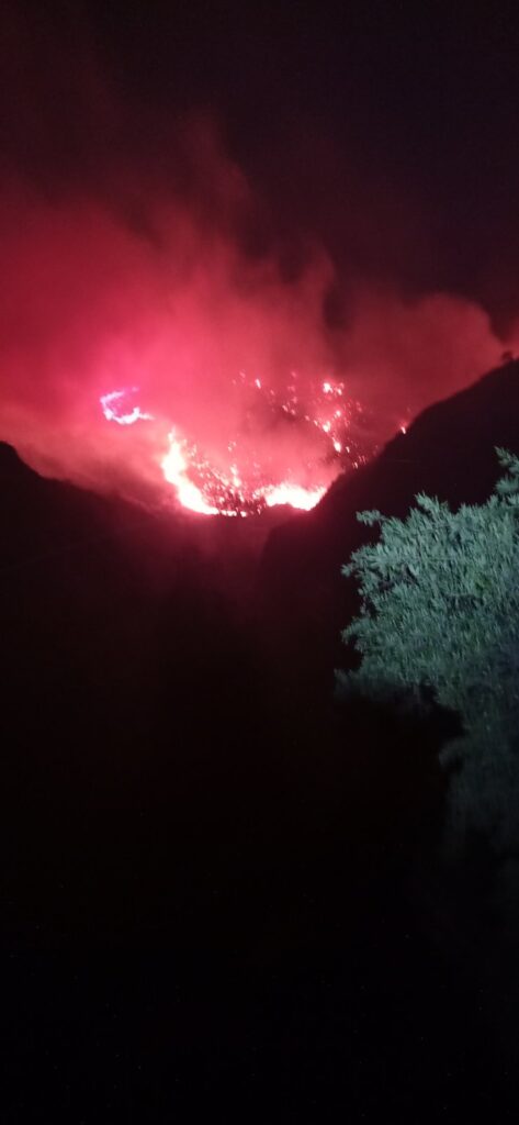 Ηράκλειο: Χωρίς ενεργό μέτωπο η φωτιά στην Μεσαρά – Αναμένεται επιδείνωση των ανέμων