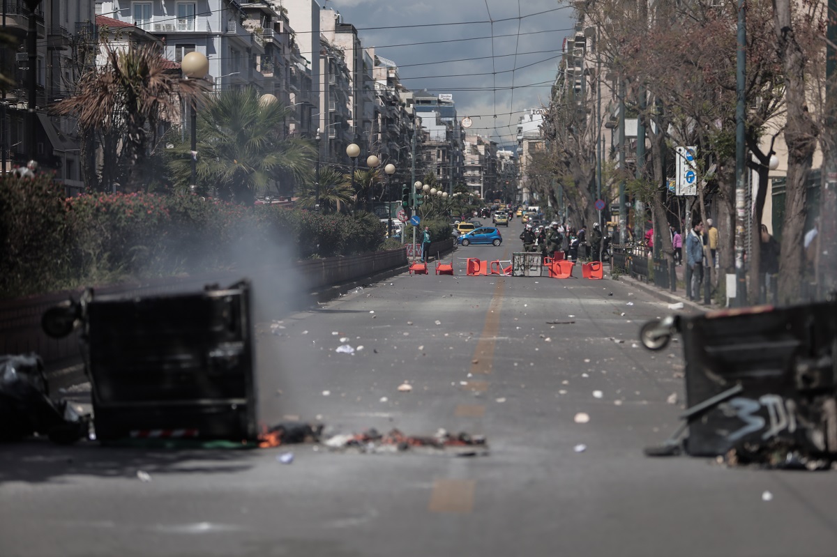 Ένταση έξω από την ΑΣΟΕΕ – Κλειστή η Πατησίων