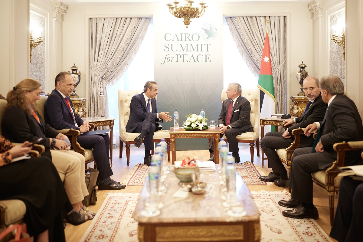 Κάιρο: Συνάντηση του Κ. Μητσοτάκη με τον Βασιλιά της Ιορδανίας – Ζητούμενο η αποκλιμάκωση και αποφυγή διάχυσης της κρίσης