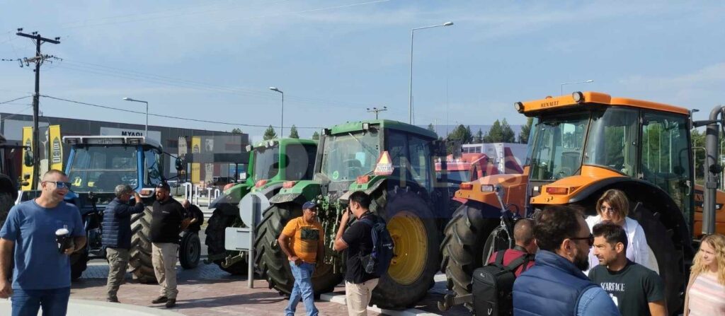 Λάρισα: Διαμαρτυρία με τρακτέρ από τους πλημμυροπαθείς αγρότες