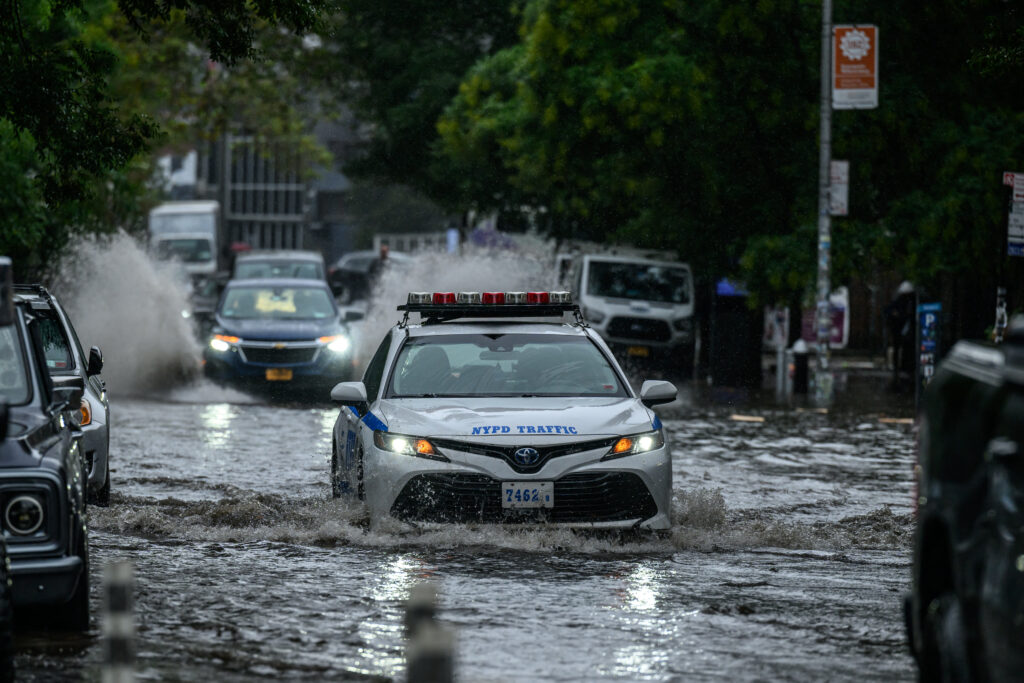 Μελέτη: Οι έντονες βροχοπτώσεις στη Νέα Υόρκη ενισχύθηκαν από την κλιματική αλλαγή