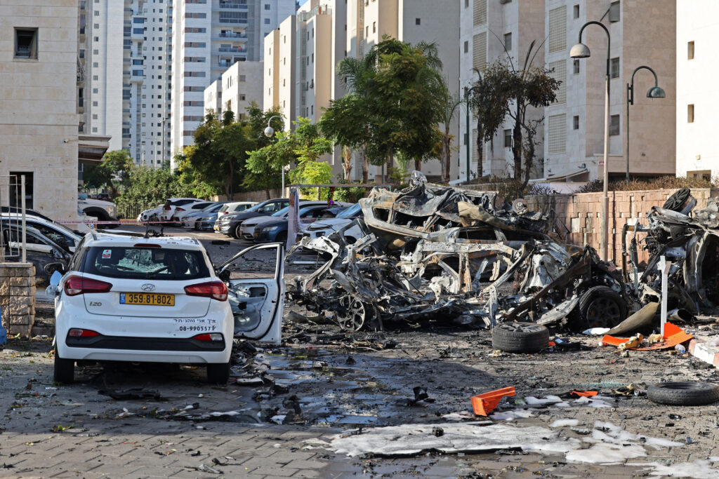 Προετοιμασία χερσαίων επιχειρήσεων από το Ισραήλ – Με επέκταση των χτυπημάτων απειλεί η Χαμάς