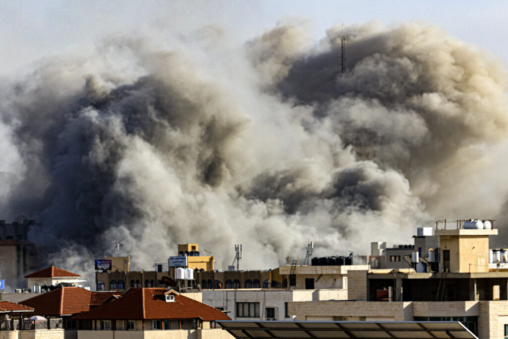 Προετοιμασία χερσαίων επιχειρήσεων από το Ισραήλ – Με επέκταση των χτυπημάτων απειλεί η Χαμάς