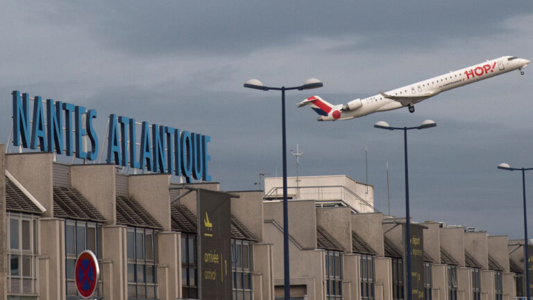 Νέες απειλές για βόμβες σε πολλά αεροδρόμια της Γαλλίας – Εκκενώσεις σε εξέλιξη