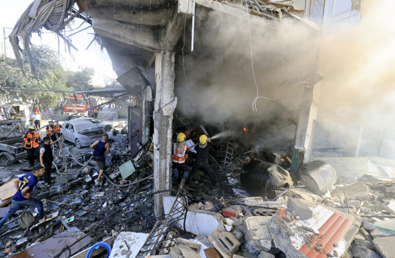 Χαμάς: Περισσότεροι από 60 όμηροι αγνοούνται – 23 σοροί παγιδευμένοι στα ερείπια