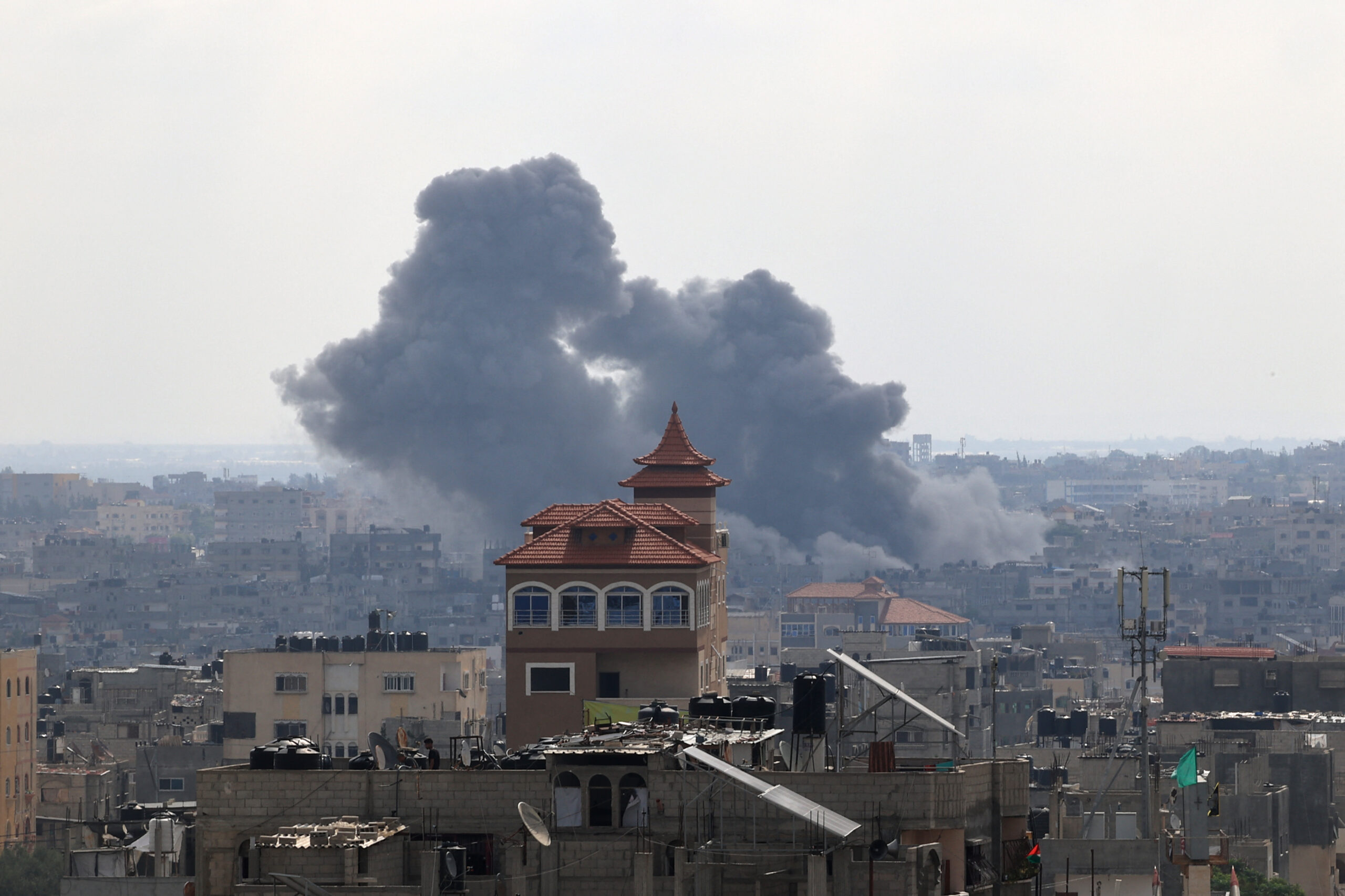Ισραήλ – Γάζα: Eχθροπραξίες σε τρία μέτωπα – Βαριές απώλειες ανακοίνωσαν Χαμάς και Χεζμπολάχ – Η ΕΡΤ στην εμπόλεμη ζώνη