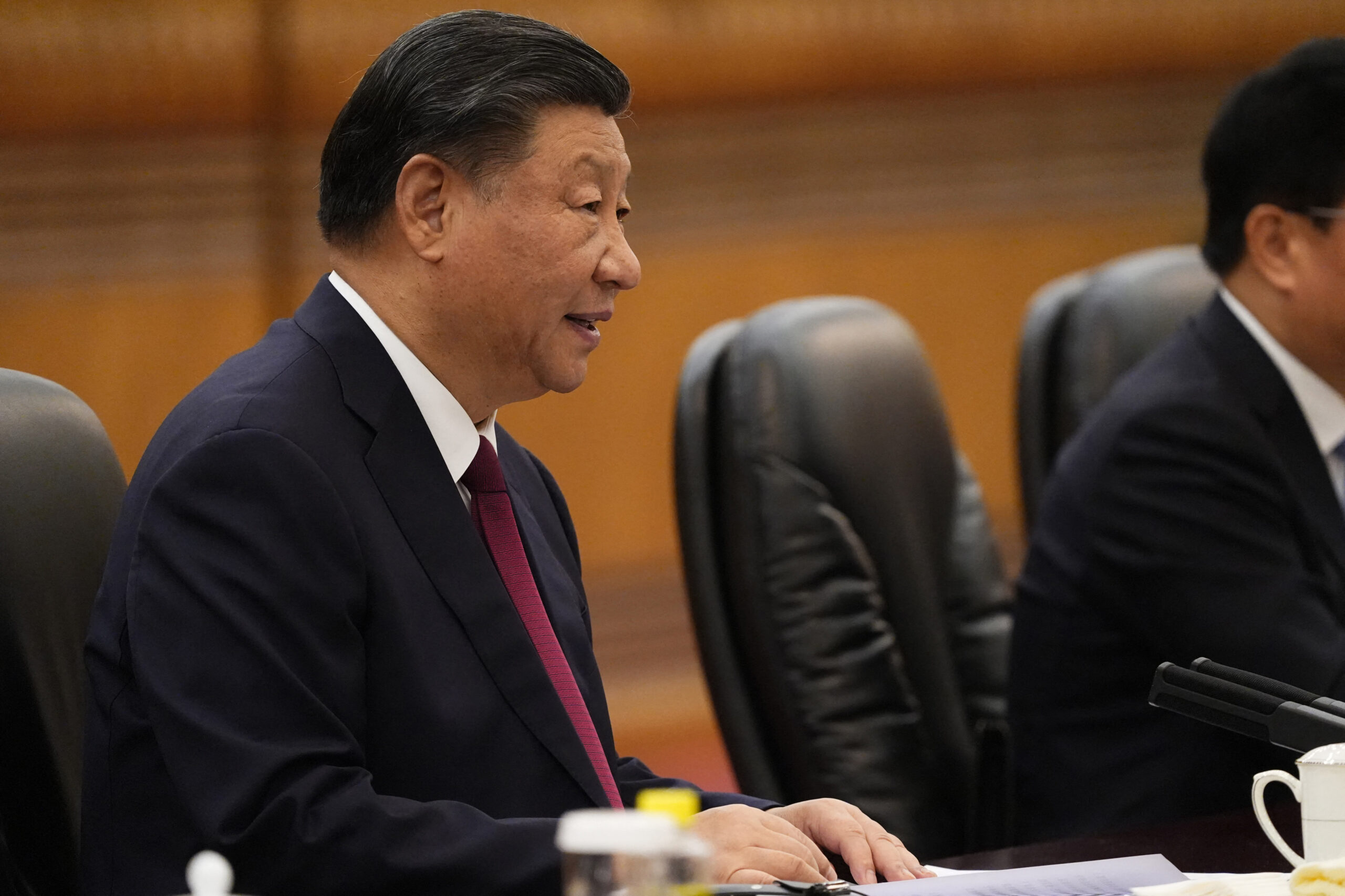 Κίνα: Ο πρόεδρος Σι Τζινπίνγκ παροτρύνει τις γυναίκες της Κίνας να υιοθετήσουν τη «νέα τάση της οικογένειας»