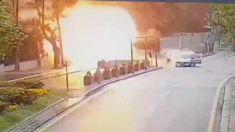 Συγκλονιστικό βίντεο: Καρέ καρέ οι κινήσεις του βομβιστή έξω από το τουρκικό ΥΠΕΣ