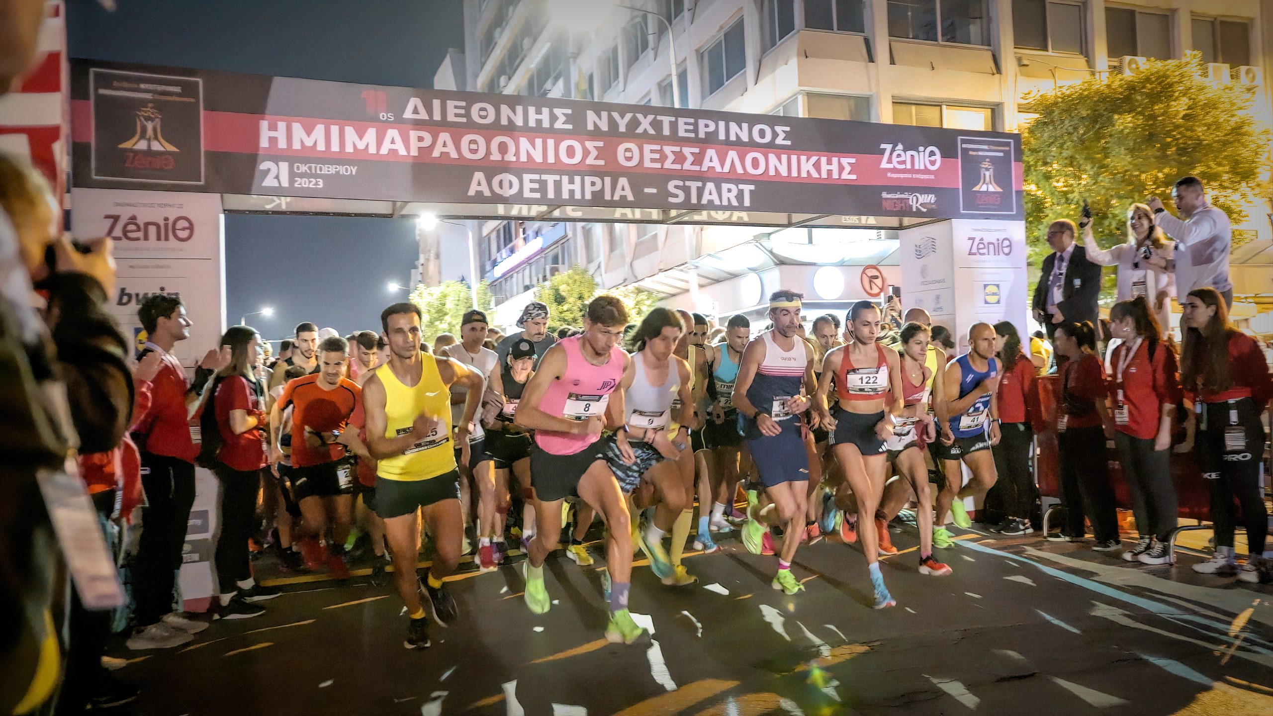 Θεσσαλονίκη: Μαγική βραδιά γεμάτη ρεκόρ ο 11ος Διεθνής Νυχτερινός Ημιμαραθώνιος με 18.000 δρομείς!