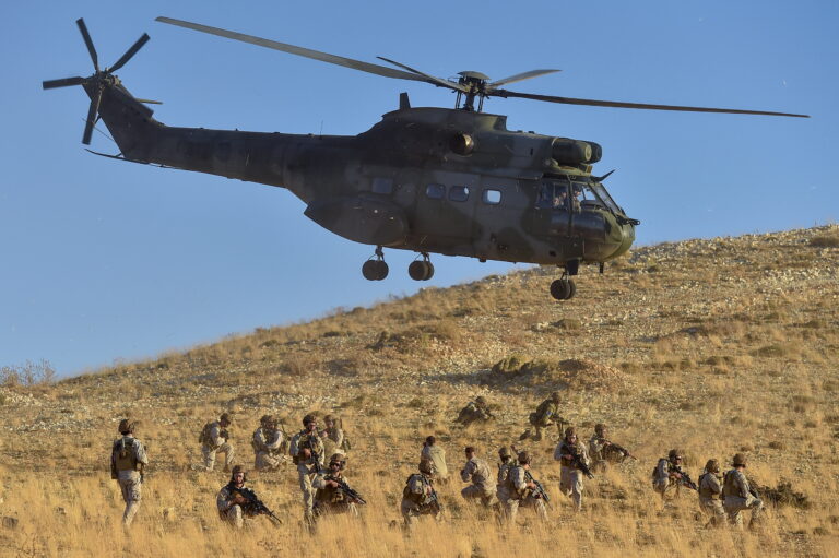 Βρετανικά στρατεύματα πηγαίνουν στο Κόσοβο για ενίσχυση