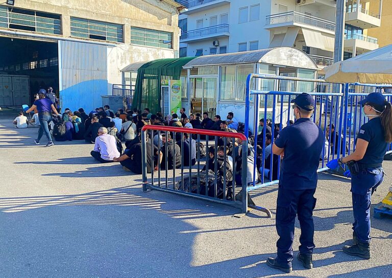 Καλαμάτα: Συνελήφθησαν 4 Ιρακινοί ως διακινητές 84 μεταναστών και προσφύγων