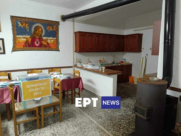 Σέρρες: Σε αίθουσα μνημοσύνων η κάλπη – Τα ψηφοδέλτια και παραδίπλα το… κονιάκ