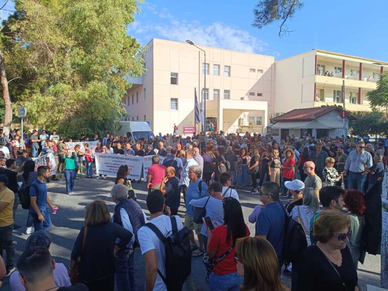 Ηράκλειο: Διαμαρτυρία των εργαζομένων στο Βενιζέλειο για τη σωτηρία του – “Καρατόμηση” της διοίκησης με εντολή Χρυσοχοΐδη