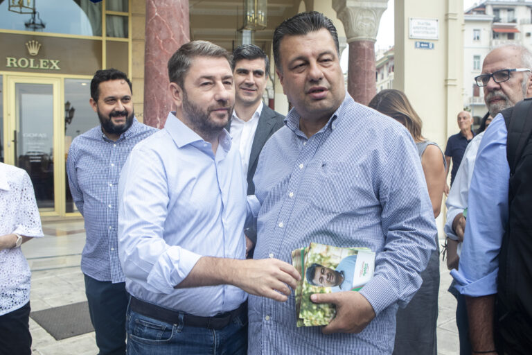 Νίκος Ανδρουλάκης: Περιοδεία στο κέντρο της Θεσσαλονίκης συνοδευόμενος από τον Χρήστο Παπαστεργίου