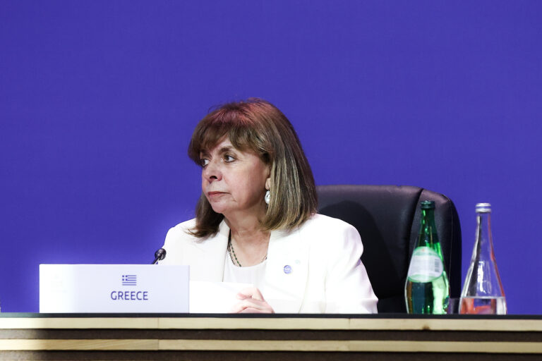 H Κατ. Σακελλαροπούλου καταδίκασε τις πολύνεκρες τρομοκρατικές επιθέσεις σε βάρος Ισραηλινών πολιτών