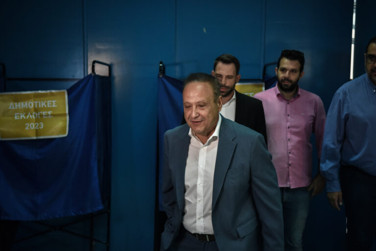 Νέος Δήμαρχος Θεσσαλονίκης ο Στέλιος Αγγελούδης- Πανηγυρισμοί στο εκλογικό του κέντρο