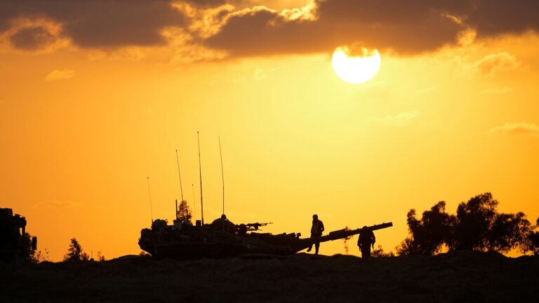 Σε αυξημένη ετοιμότητα το Ισραήλ: Αντίστροφη μέτρηση για τη χερσαία επίθεση στη Γάζα, ίσως και σήμερα – Η ΕΡΤ επιτόπου