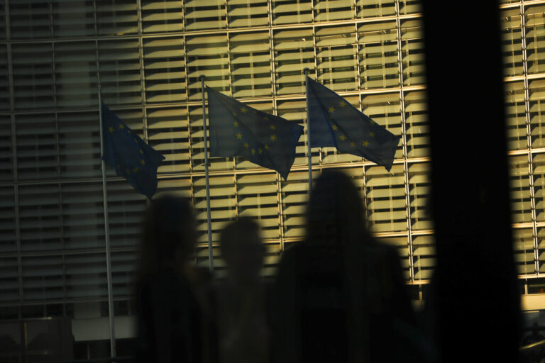 Νέα δημοσκόπηση: To 56% των Βρετανών θα ψήφιζε υπέρ της επανένταξης στην ΕΕ