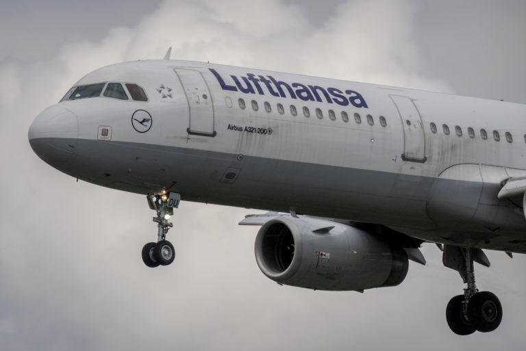 Aναστολή πτήσεων από και προς την Τεχεράνη έως την Πέμπτη ανακοίνωσαν Lufthansa και Austrian Airlines