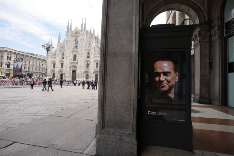 Ιταλία: «Πίνακες που αγόρασε ο Μπερλουσκόνι από τοπικά κανάλια έχουν ελάχιστη αξία και οι κληρονόμοι του δεν τους θέλουν»
