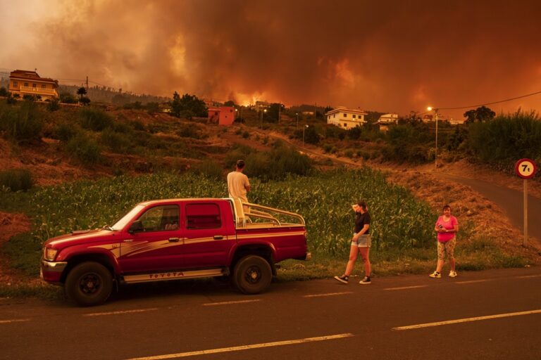 Τενερίφη: Αναζωπυρώθηκε η πυρκαγιά που ξέσπασε τον Αύγουστο – Αυξήθηκε το επίπεδο επικινδυνότητας