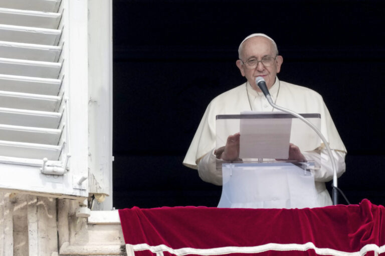 Ιταλία: Ανθρωπιστικούς διαδρόμους για τους άμαχους στη Γάζα ζήτησε ο πάπας Φραγκίσκος – Δήλωσε «έτοιμος να συναντήσει τους συγγενείς των εβραίων ομήρων»