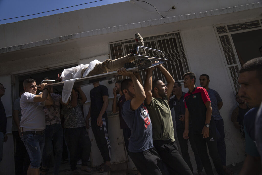 Η Γάζα βομβαρδίζεται: 198 Παλαιστίνιοι νεκροί και 1.610 τραυματίες – Αγοράζει προμήθειες ο λαός εν αναμονή νέων συγκρούσεων