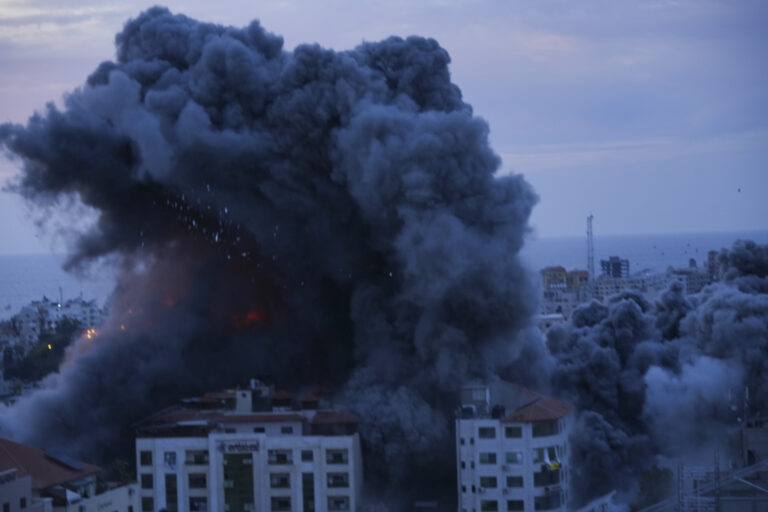 Με αίμα γράφεται η ιστορία της Μέσης Ανατολής:  Πού εντοπίζεται η ρίζα του προβλήματος – Ανησυχία στην ελληνική κοινότητα