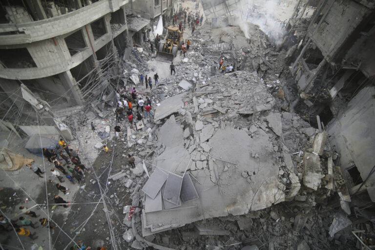 Σε ανθρωπιστική κρίση η Γάζα – Σφοδρό σφυροκόπημα από το Ισραήλ, που ζητά απομάκρυνση 1,1 εκατ. Παλαιστινίων εντός 24ωρου