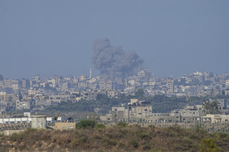Βομβαρδισμοί μπροστά στην κάμερα της ΕΡΤ στα σύνορα με Γάζα – «Φαντάσματα» οι πόλεις κοντά στη μεθόριο