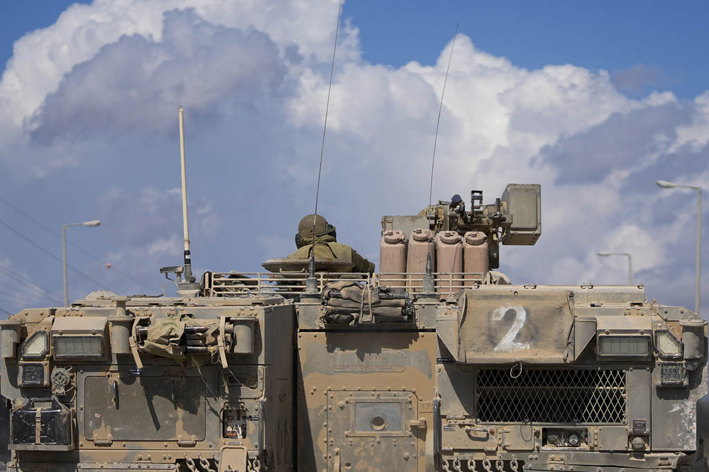 Σε θέσεις μάχης ο ισραηλινός στρατός ενόψει «πολιτικής απόφασης» για τη χερσαία επέμβαση – Έκλεισαν τα σύνορα με Λίβανο