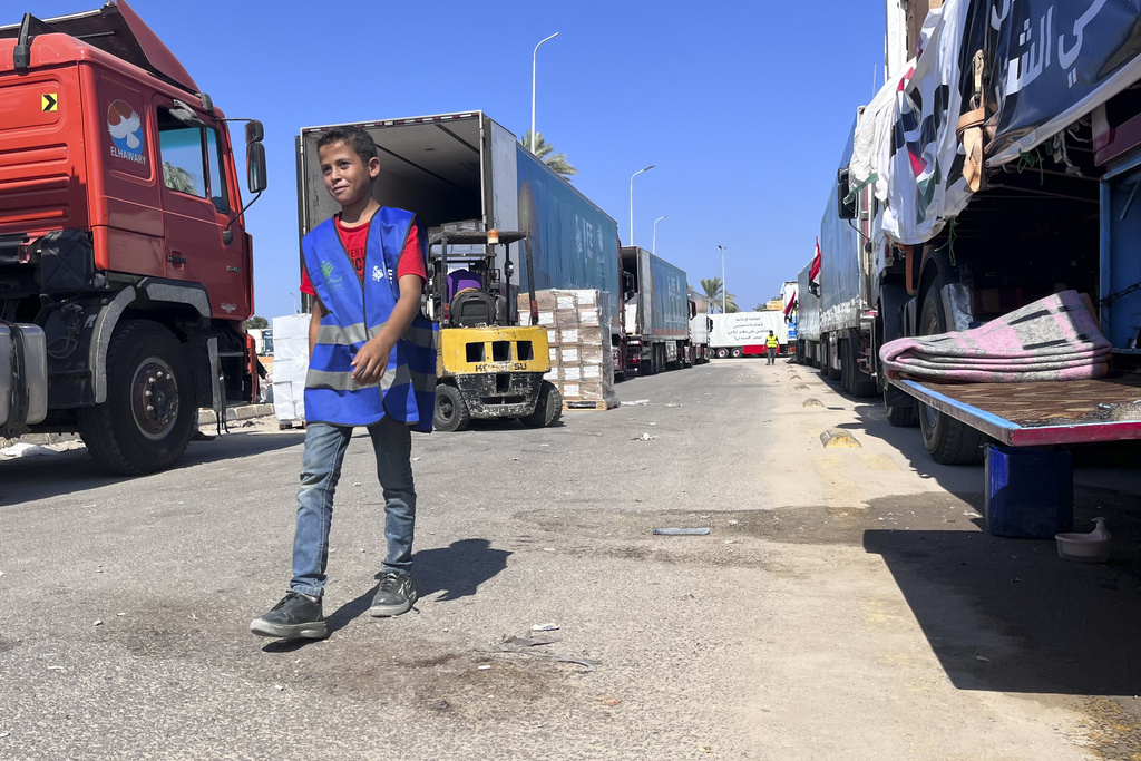 Μεσανατολικό: Αγνωστο αν θα ανοίξει σήμερα η διάβαση της Ράφα για 20 φορτηγά με ανθρωπιστική βοήθεια – ΠΟΥ: Σταγόνα στον ωκεανό αναγκών της Γάζας