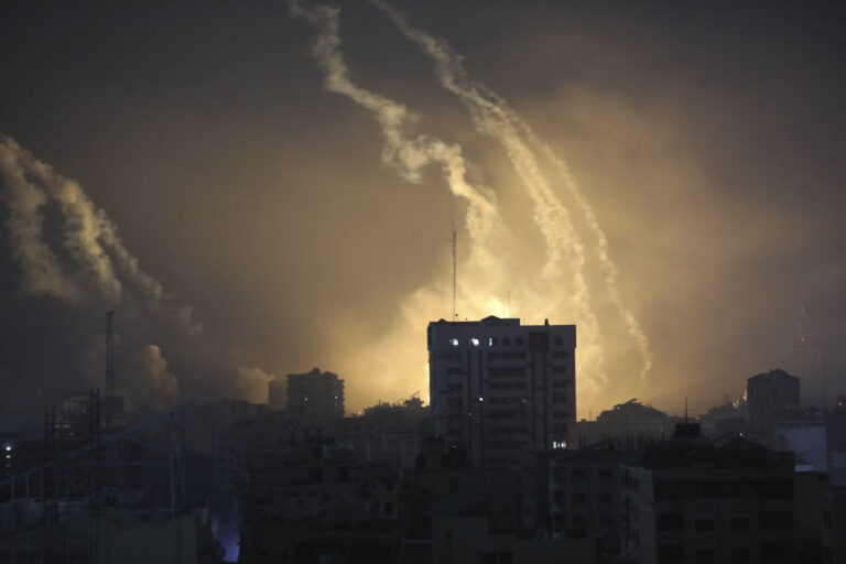 Τα ισραηλινά στρατεύματα «εκκαθαρίζουν» περιοχές της Γάζας «κομμάτι – κομμάτι» – Επίγεια επίθεση ή εισβολή;