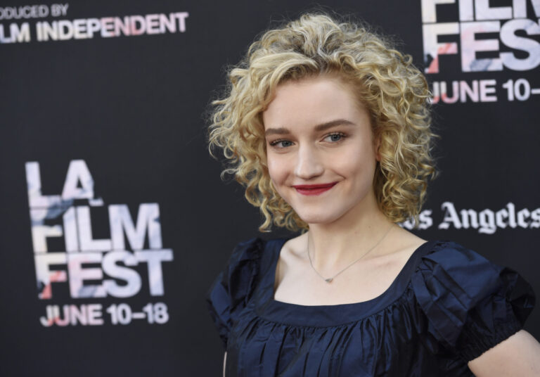 Η Julia Garner κλείνει… τριλογία