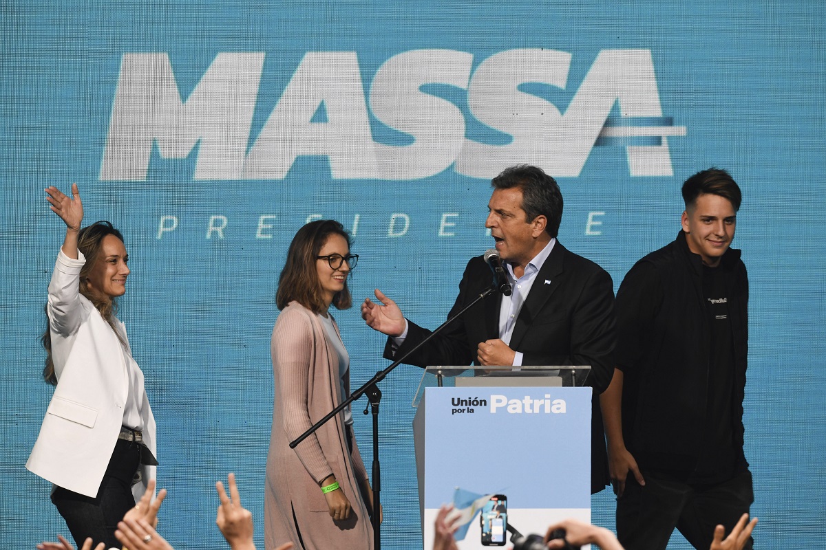 Αργεντινή: Προβάδισμα 8 μονάδων για τον περονιστή  Σ. Μάσα, στον 2ο γύρο των εκλογών, δίνει δημοσκόπηση