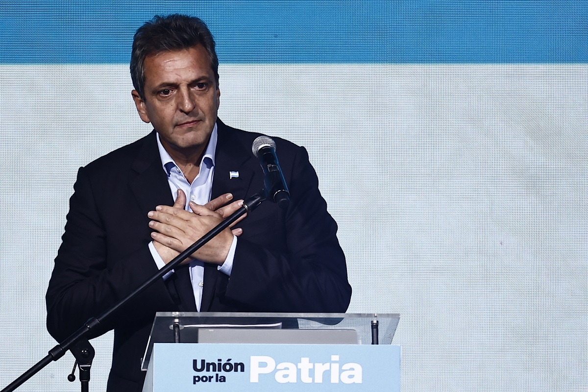 Αργεντινή: Ανατροπή στο εκλογικό σκηνικό με οριακή νίκη στον πρώτο γύρο του υπ. Οικονομίας Σέρχιο Μάσα