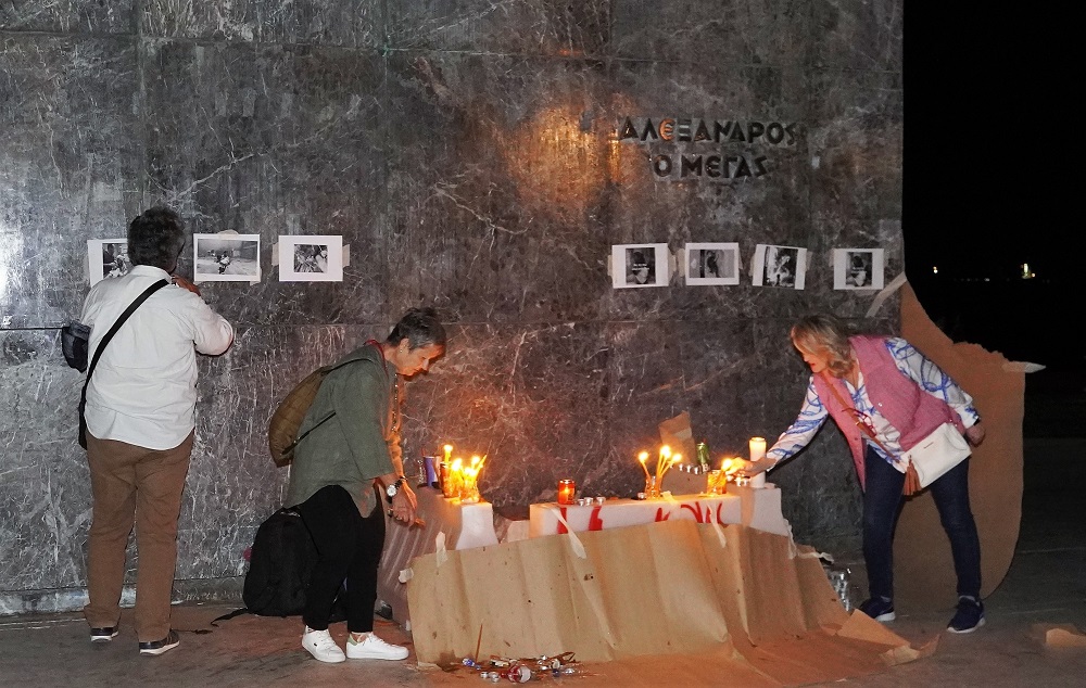 Θεσσαλονίκη: Ενα κεράκι για τους νεκρούς στη Μέση Ανατολή