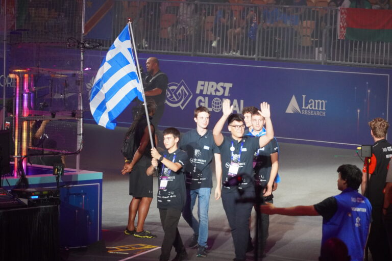 Τρίτη θέση για το ρομπότ της εθνικής ομάδας ρομποτικής First Global – ΔΕΗ Team Greece στην Ολυμπιάδα Εκπαιδευτικής Ρομποτικής στη Σιγκαπούρη