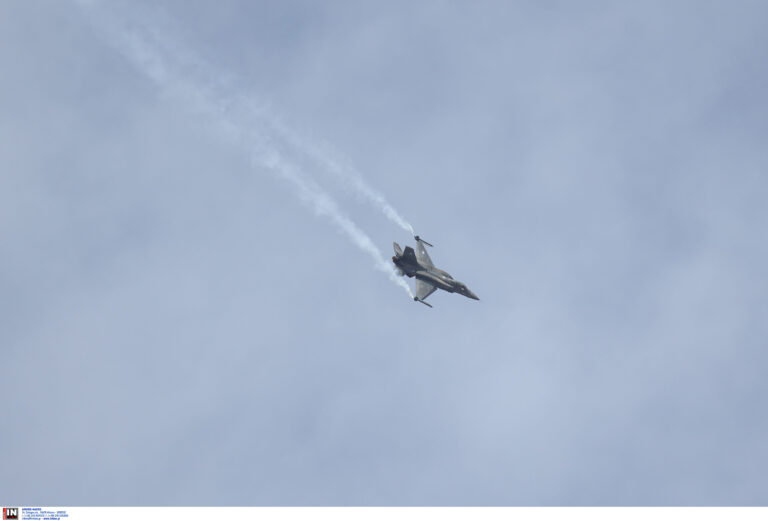 Θεσσαλονίκη: Εντυπωσιακή δοκιμαστική πτήση του F16 της ομάδας “Ζευς”