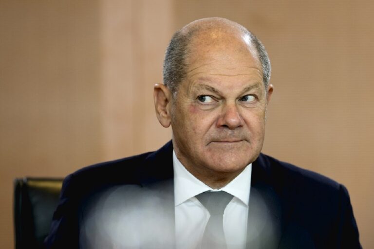 Όλ. Σολτς: Πεπεισμένος για την συνέχιση της υποστήριξης της Ουκρανίας από τις ΗΠΑ
