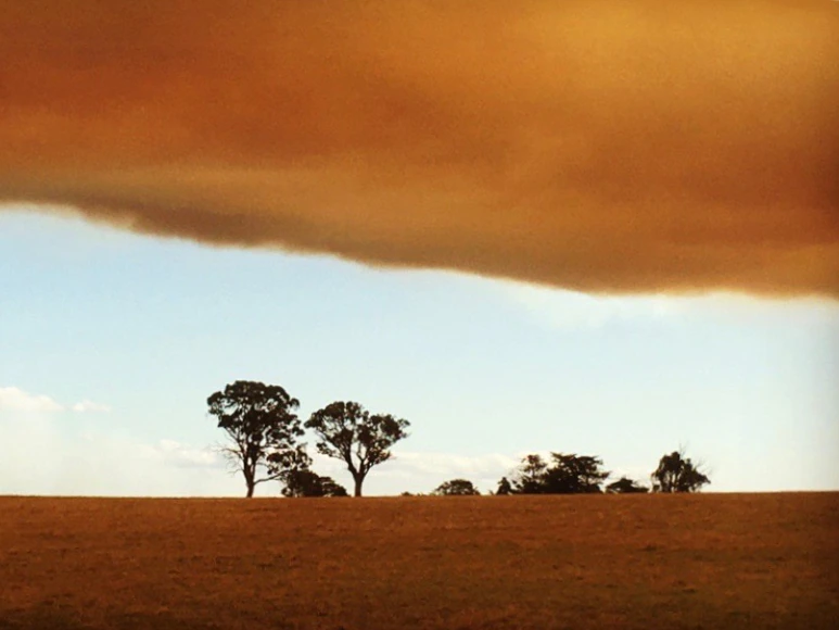 Αυστραλία: Μεγάλες πυρκαγιές απειλούν κοινότητες στη Βικτώρια – Συνεχείς εκκενώσεις
