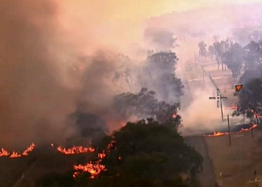 Καταστροφικές πυρκαγιές στην Αυστραλία – Τριάντα κατοικίες και χιλιάδες στρέμματα στο έλεος της φωτιάς